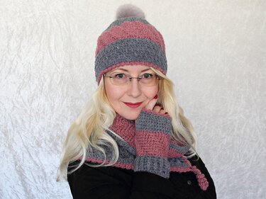 Crochet pattern hat and wrist warmers Snuggly