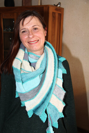 Kuscheldrachen - Schultertuch , Schaltuch im Drachenschwanz-Design - Bild 18