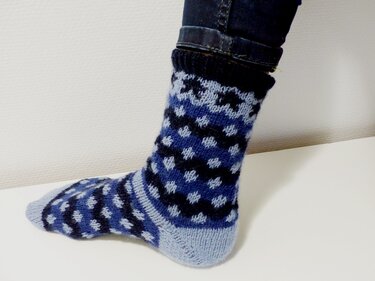 Strickanleitung, Socken mit Sternchen, Punkten und  JOJO-Ferse