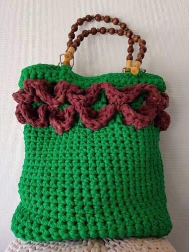 gehäkelte Tasche mit Kork-Boden und Blumenmuster - Häkeln