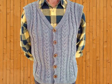 Herren-Weste mit Zopfmuster - Strickanleitung - Bild 3