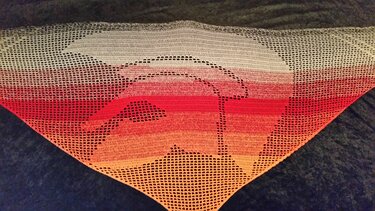 Motivtuch Römerhelm, Dreieckstuch, Häkelanleitung