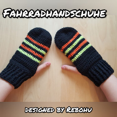 Schwarze gehäkelte Fäustlinge mit Neonorange- und Neongrün-Streifen, getragen