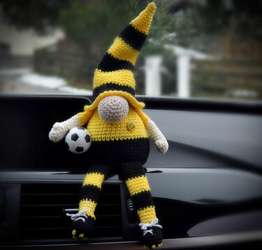 Kantenhocker Wichtel Fußball Bundesliga oder WM Vatertag Autodeko - Häkeln