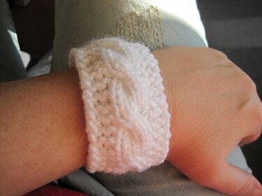 Strickanleitung Armband mit Zopf in allen Größen - perfekte Resteverwertung