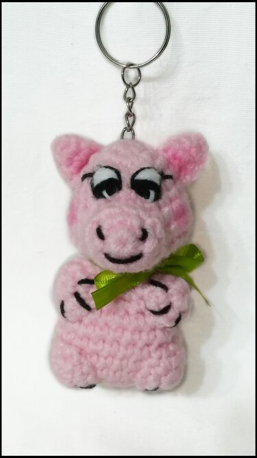 Pattern Keychain Piglet PDF english-deutsch ternura amigurumi - Crochet