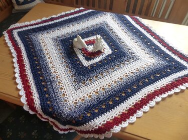 "Tafelini-Ocean" gehäkelte Tischdecke / Mitteldecke - Häkeln