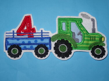 Stickdatei Geburtstags Traktor mit Hänger - Sticken