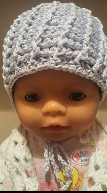 Süße Babymütze mit Reliefstäbchen (Newborn 0-2 Mon.) - Bild 3