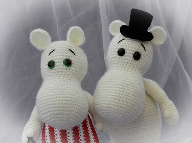 Hippo Nilpferd Mama Papa Mumins mit Schürze Handtasche und Zylinder - Häkeln