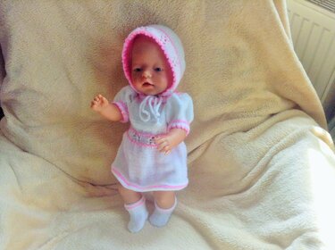 Strickanleitung für Puppen 40/45 cm Kleidchen,Mütze,Hose,Socken