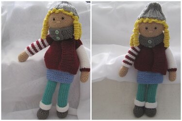 Gehäkelte Amigurumi-Puppe mit grauer Mütze, gelben Locken und blauem Rock