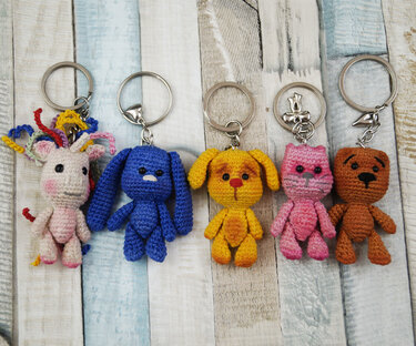 Häkelanleitung Treue Freunde Schlüsselanhänger, Taschenbaumler