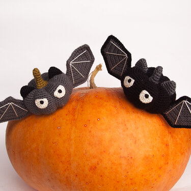 Amigurumi pattern for Halloween pumpkin bats - Crochet