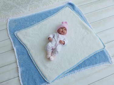 Flauschige Babydecke - gestrickt mit kleinem Häkelrand - Bild 17