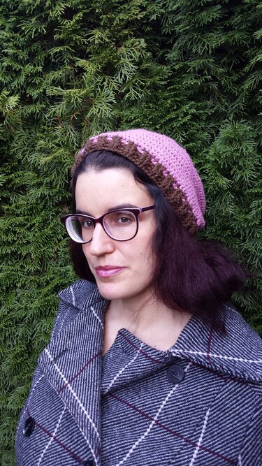 Anleitung für Kunstpelzbommel - mit passender Wintermütze - Bild 2