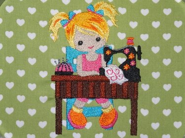 Sewing Girl - Näh Mädchen Stickdatei - Sticken