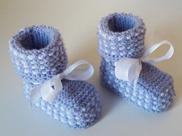 Strickanleitung Babyschuhe im Wabenmuster ohne Nadelspiel, Baby-Booties, Sohlenlänge ca. 10,5 cm