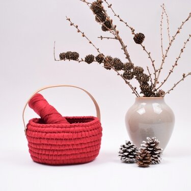 Ribbon Christmas Basket with leather handle - Image 4