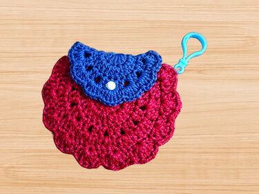 Crochet mini bag keychain pattern