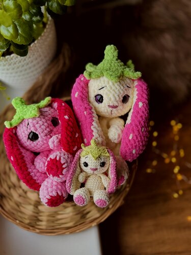 Crochet low sew strawberry bunny snuggler amigurumi pattern - ENG