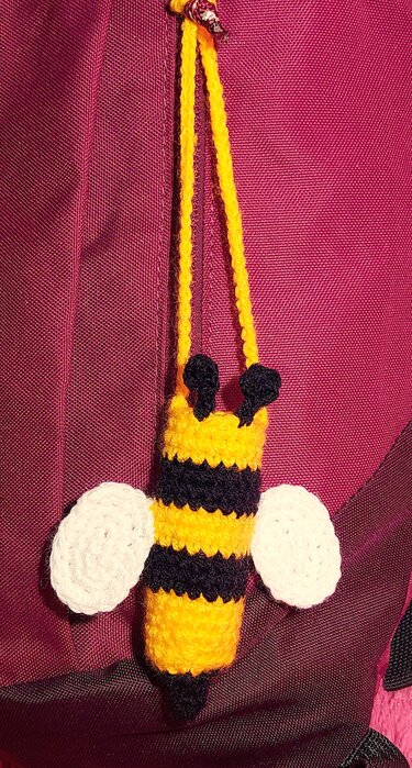 Häkelanleitung für einen Lippenpflegehalter Biene