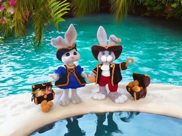 Crochet pattern: Nora the pirate bunny and the golden Easter eggs