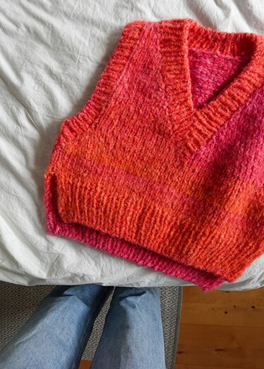 Slipover knitting pattern with V-neck, sizes XS-XXXL