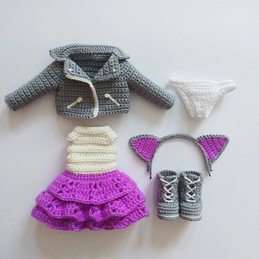 Pussycat outfit for Astrid doll, crochet doll clothes pattern.
