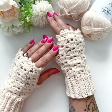 Icy Thistle Fingerless Gloves - Image 3