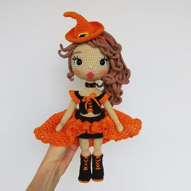 Astrid in Halloween outfit, the doll in the dress - Crochet