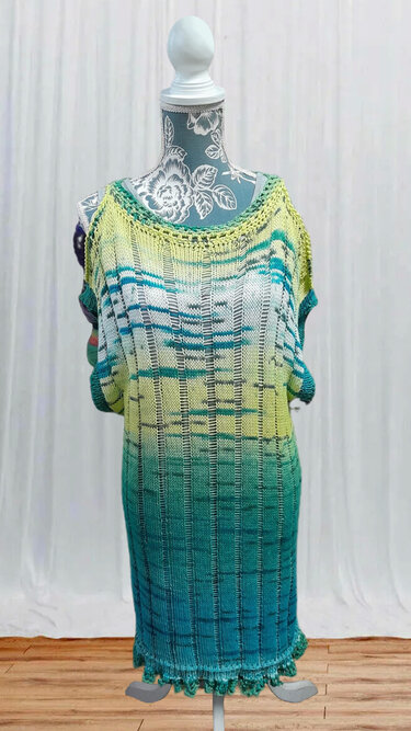 Luftig-leichte Tunika im Fallmaschenmuster, Cut-Outs und Häkelborte 38 - 48 - Stricken