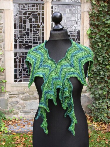 Dragon Hug, Drachenumarmung, Schultertuch - Bild 6