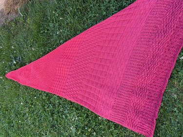 Stricktuch Aedelas - asymmetrisches Tuch im Mustermix - Mustermixtuch - Stricken