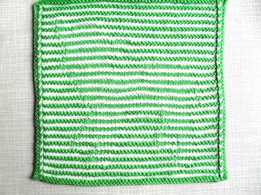 Lamm in Schattenstricktechnik mit dem besonderen Rand - Stricken