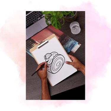 Ausmalvorlage einer gerollten Süßspeise mit Erdbeere auf Klemmbrett