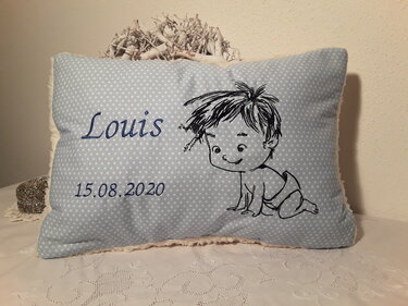 Baby Stickdatei – Krabbelndes Baby für verspielte Stickprojekte - Sticken