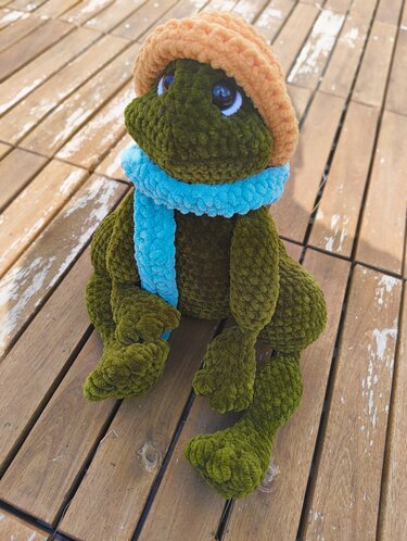 Freddy Frog with Fisherman's Hat and Scarf | No Sewing - Crochet