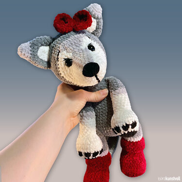 PDF Crochet pattern GER/ENG for „Mika the wolf“, Design by @buerokunstvoll