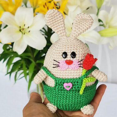 Easy Crochet Pattern | Spring Bunny Amigurumi in Overalls