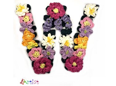 Flower letter W crochet pattern applique
