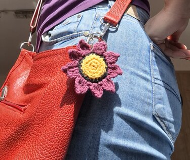 Häkelanleitung "Blütentraum" Schlüsselanhänger/Haarspange, gut für Anfänger