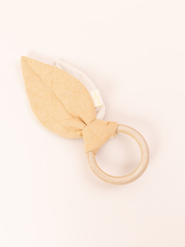 Leaf Teething Ring Sewing Pattern: DIY Guide with Crinkle Plastic