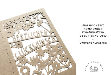 Filigrane ausgestanzte Kartenvorderseite aus braunem Karton mit Schriftzug ‚Herzlichen Glückwunsch‘ und Blumenornamenten