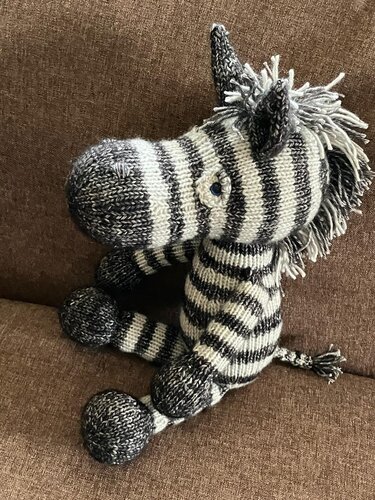 Kagiso, das friedliche Zebra aus Namibia – gestricktes Zebra - Stricken