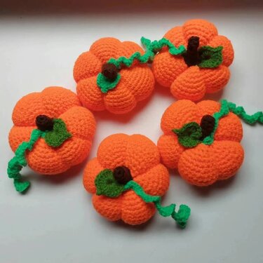 Pumpkin with tendril - Crochet