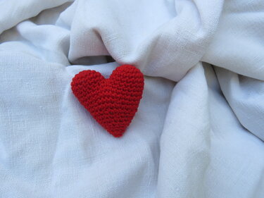 Herz Anleitung klein - Amigurumi Herz häkeln *Carolines Welt*