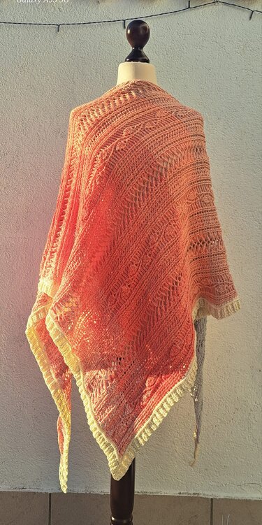 Crochet Pattern Triangular Scarf "Nikaia"