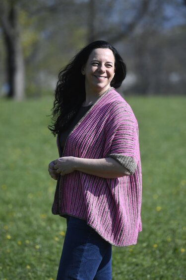 Pattern Punti - A shrug with stripes, knitted in one piece sideways. - Knitting