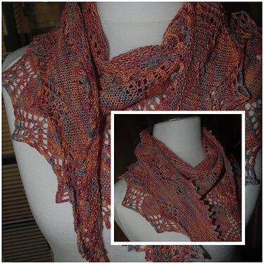 Dreieckstuch aus mehrfarbigem Garn mit Spitzenrand auf Schaufensterpuppe